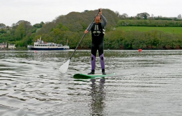  Solo paddleboarder